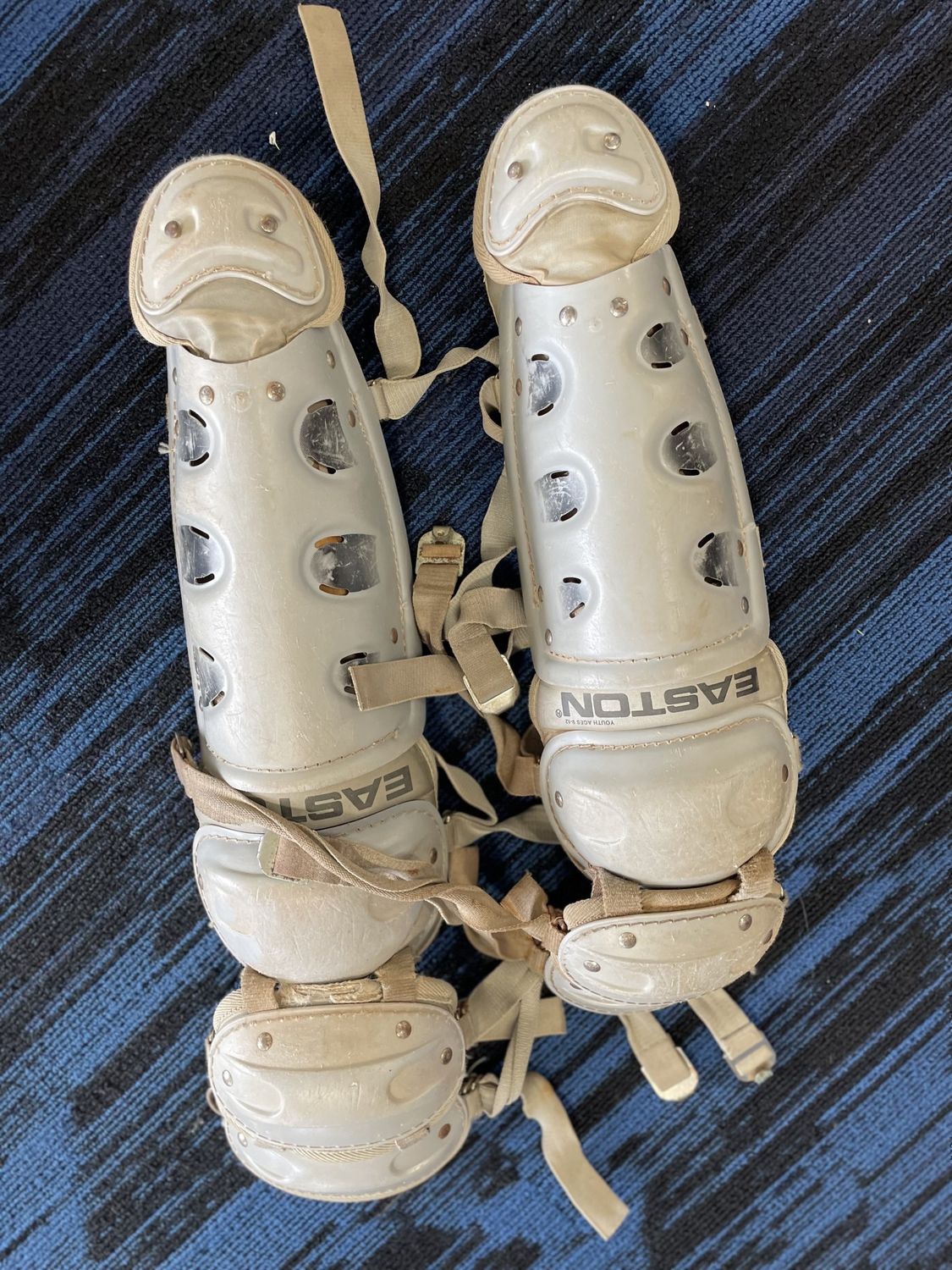 EASTON SHIN GUARD  AGE 9-12