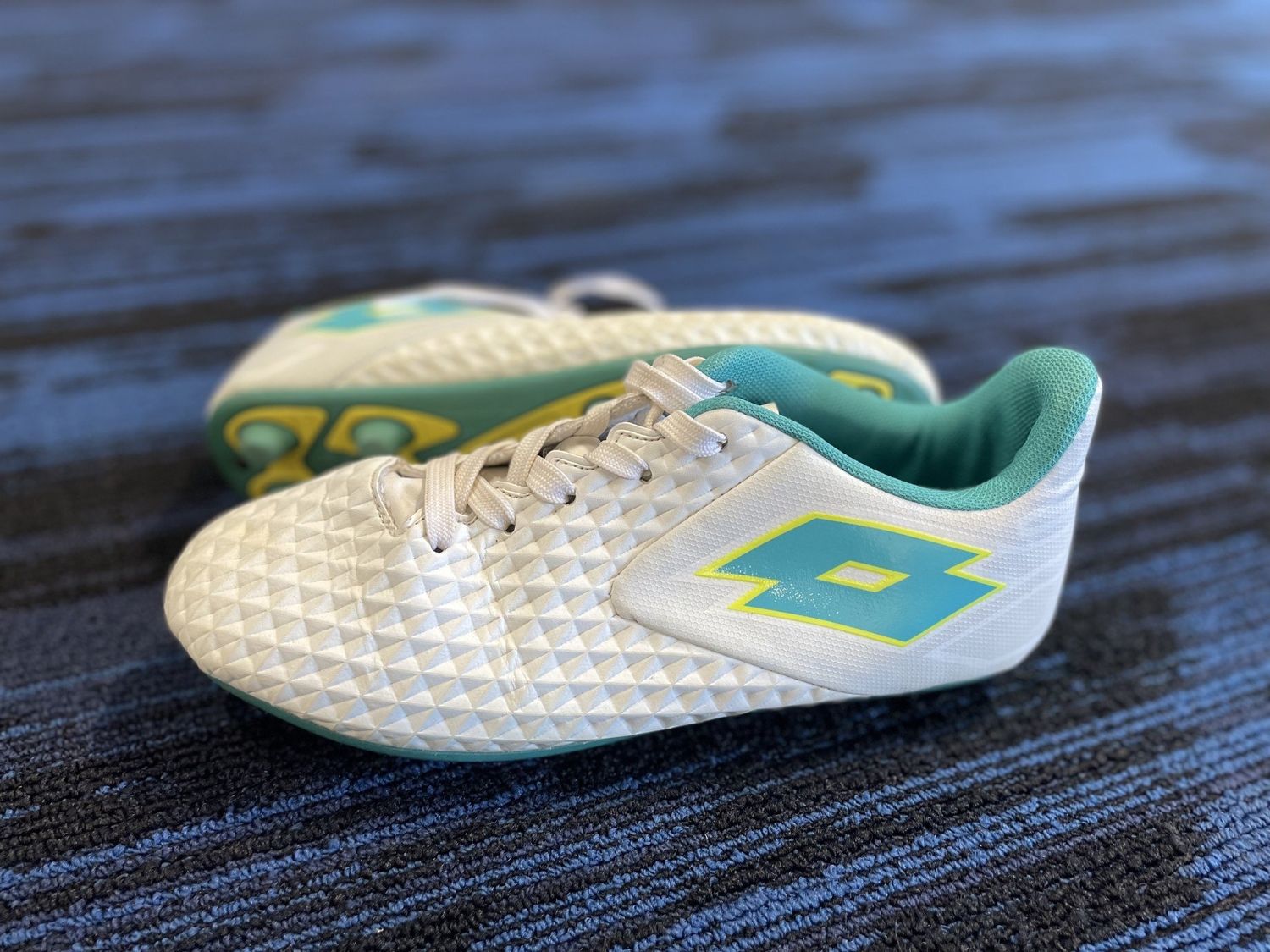 LOTTO SOCCER SHOE LADIES 8