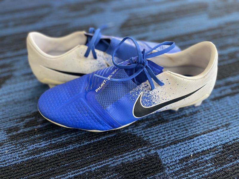 NIKE PHANTOM SOCCER SHOE SZ 9