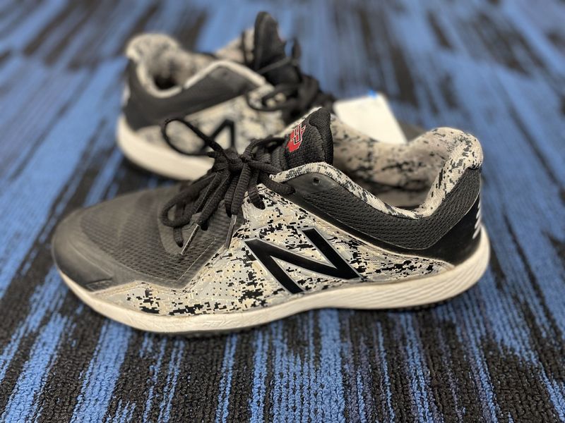 NEW BALANCE BASEBALL TURF SHOE SZ 10.5