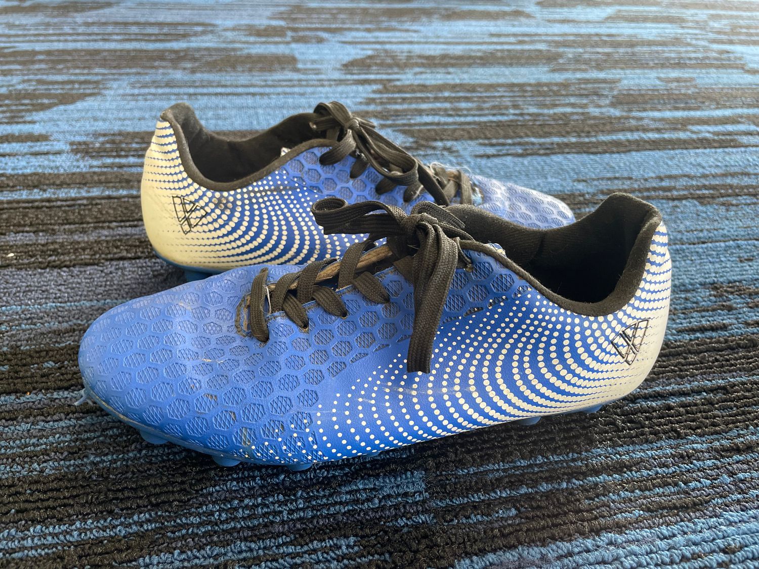VIZARI SOCCER SHOE SZ 4