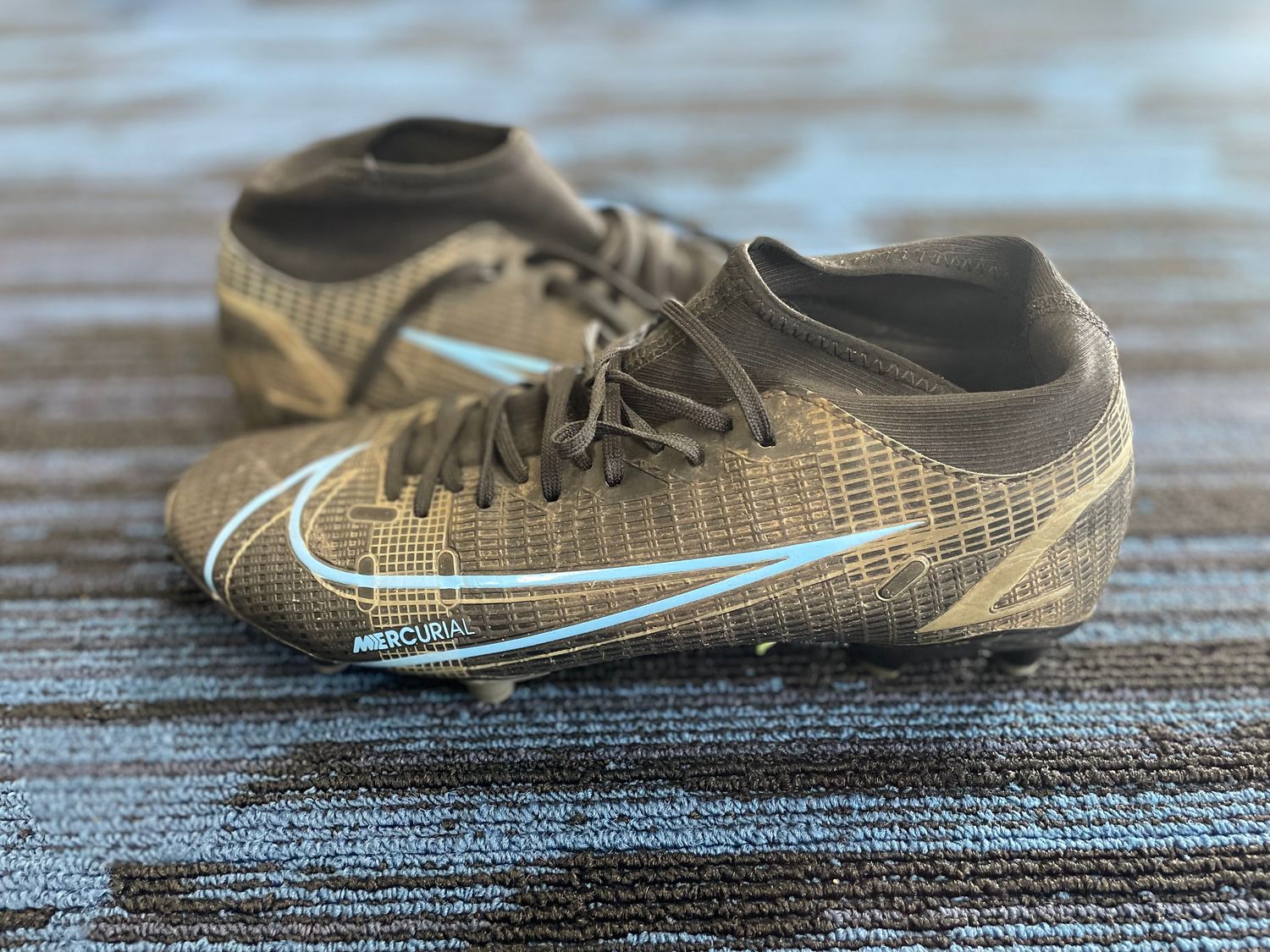 NIKE MERCURIAL SOCCER SHOE SZ 8