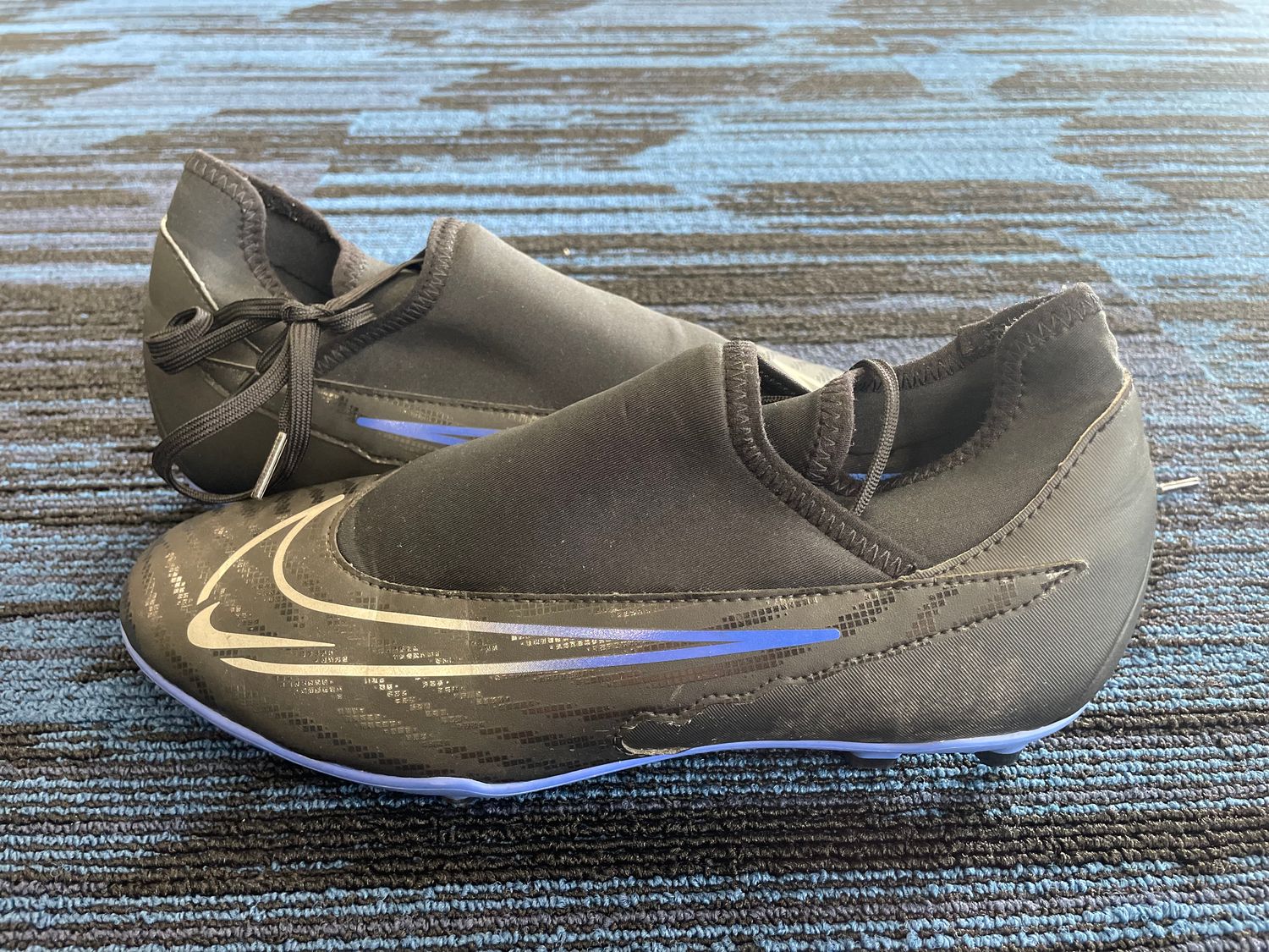 NIKE PHANTOM SOCCER SHOE SZ 9.5
