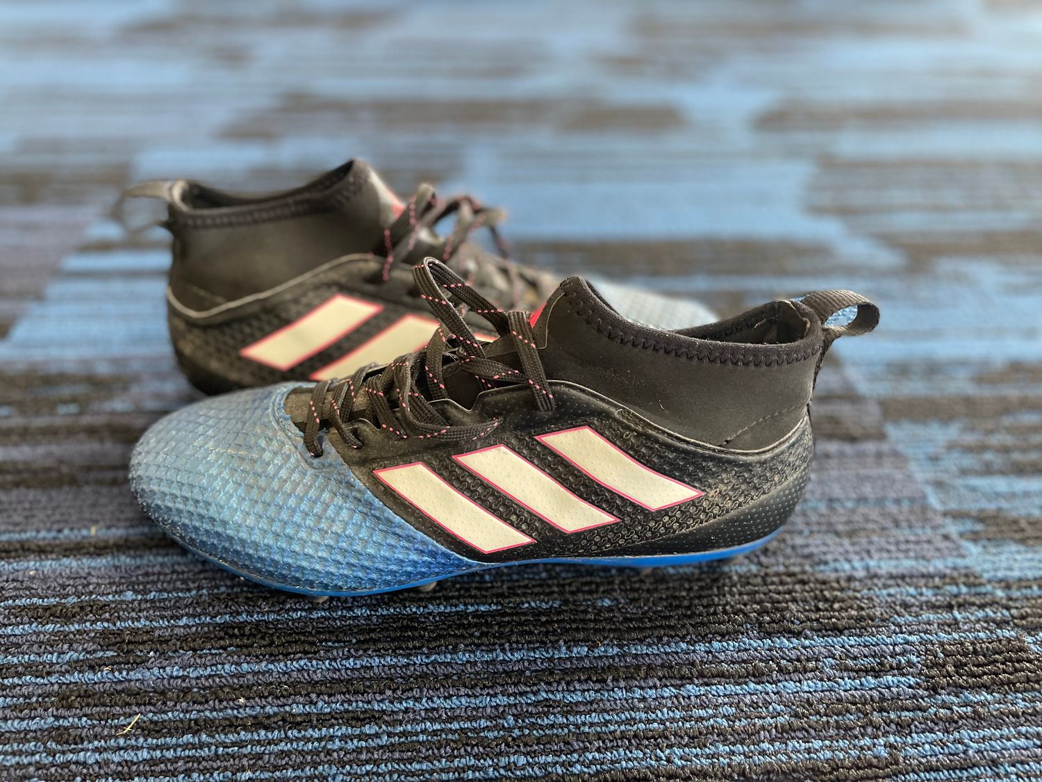 ADIDAS SOCCER SHOE SZ 7.5