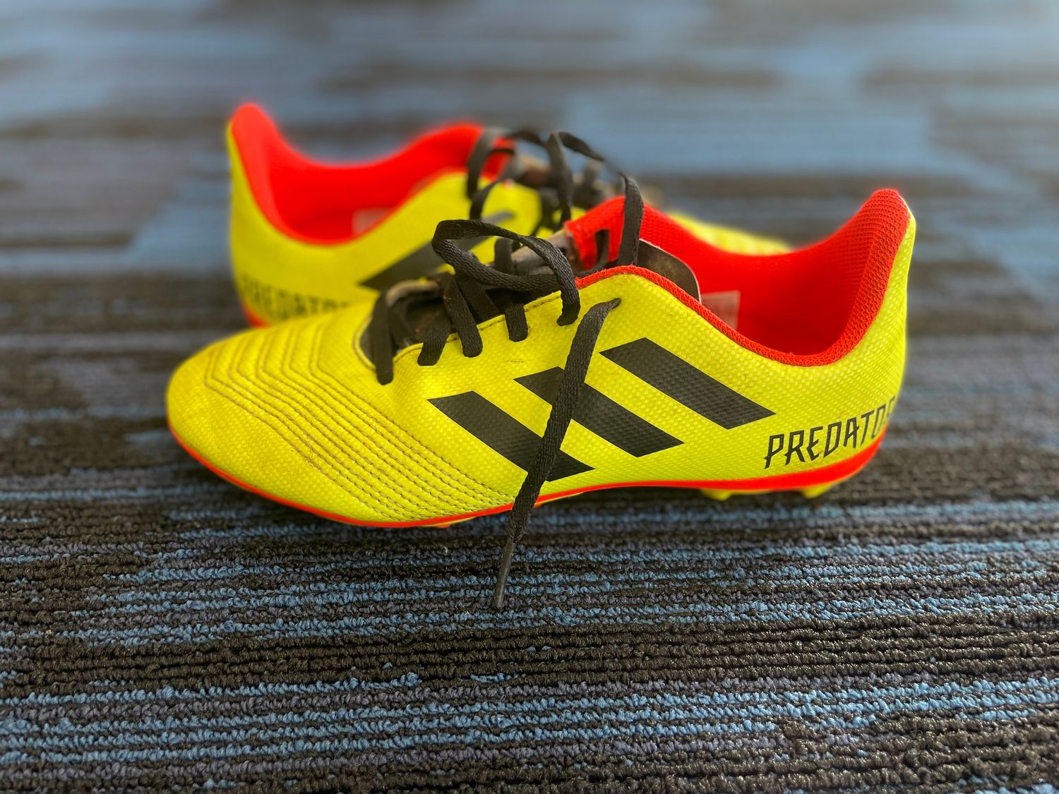 ADIDAS PREDATOR SOCCER SHOE SZ 4.5