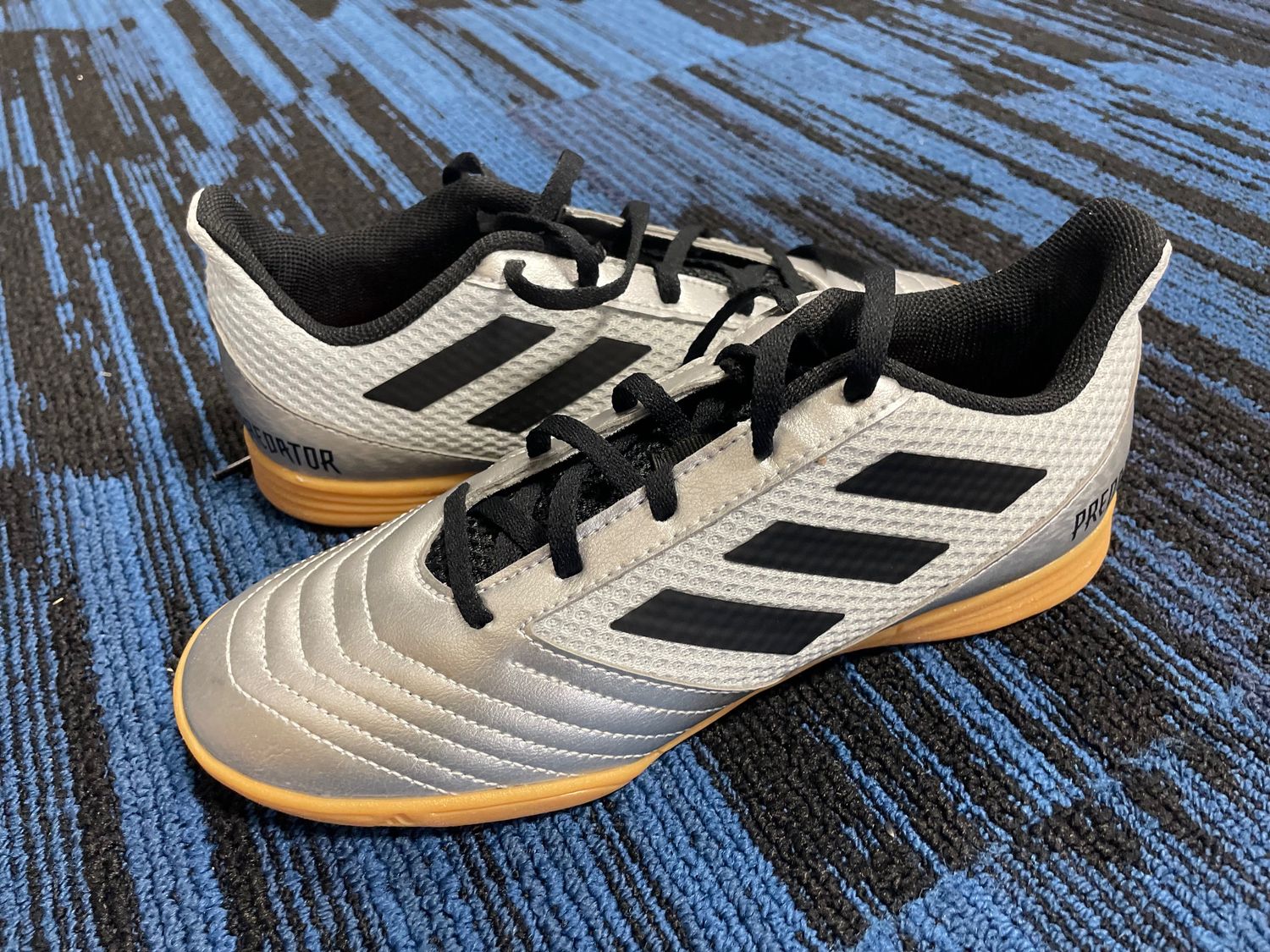 ADIDAS PREDATOR INDOOR SOCCER SHOE SZ 5.5