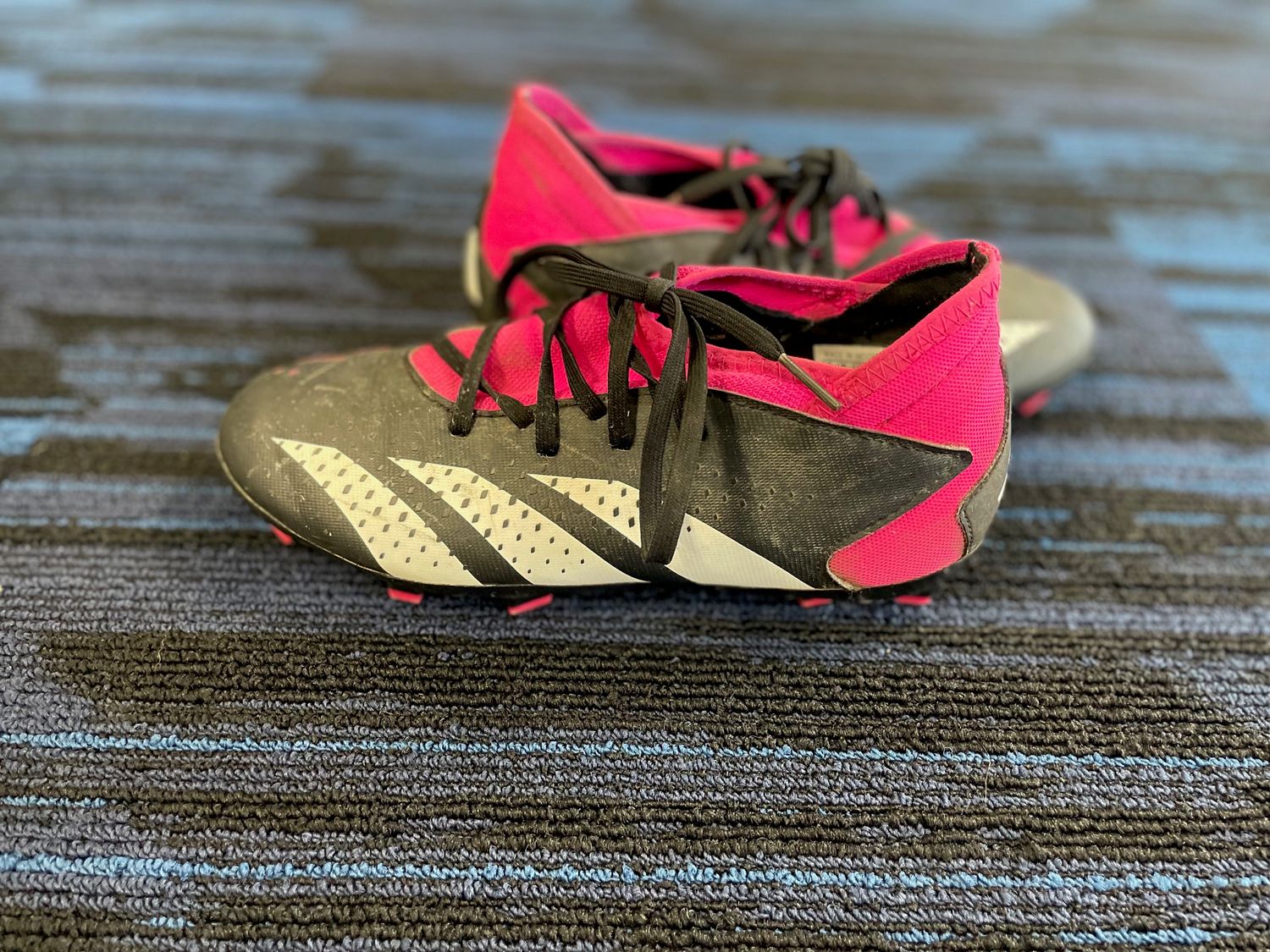 ADIDAS PREDATOR SOCCER SHOE SZ 4.5