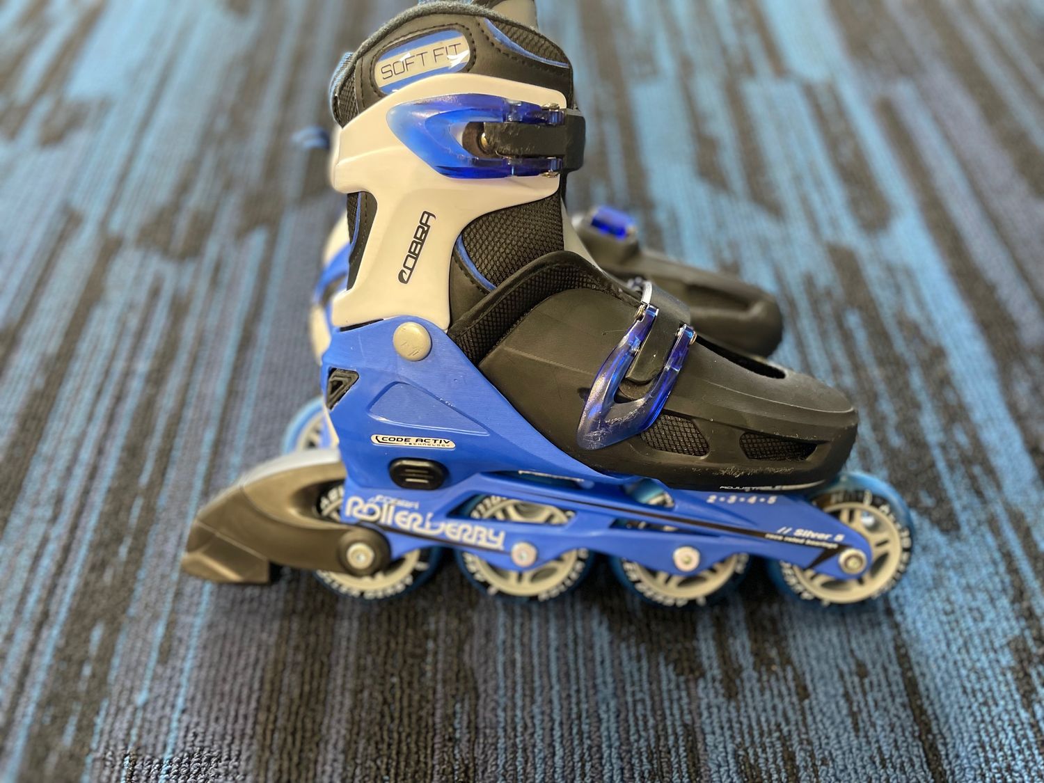ROLLER DERBY COBRA SKATE SZ 2-5
