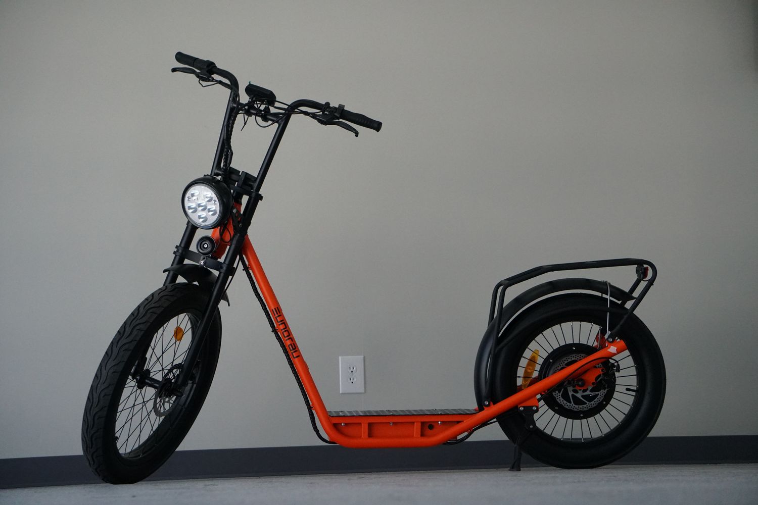 Jumbo, Color: Orange