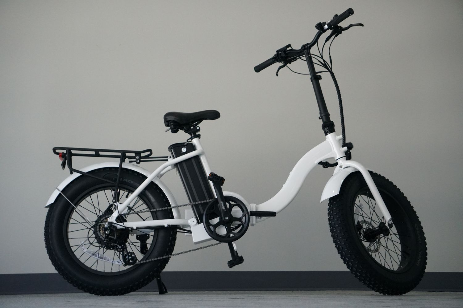 E FAT ST , Color: White