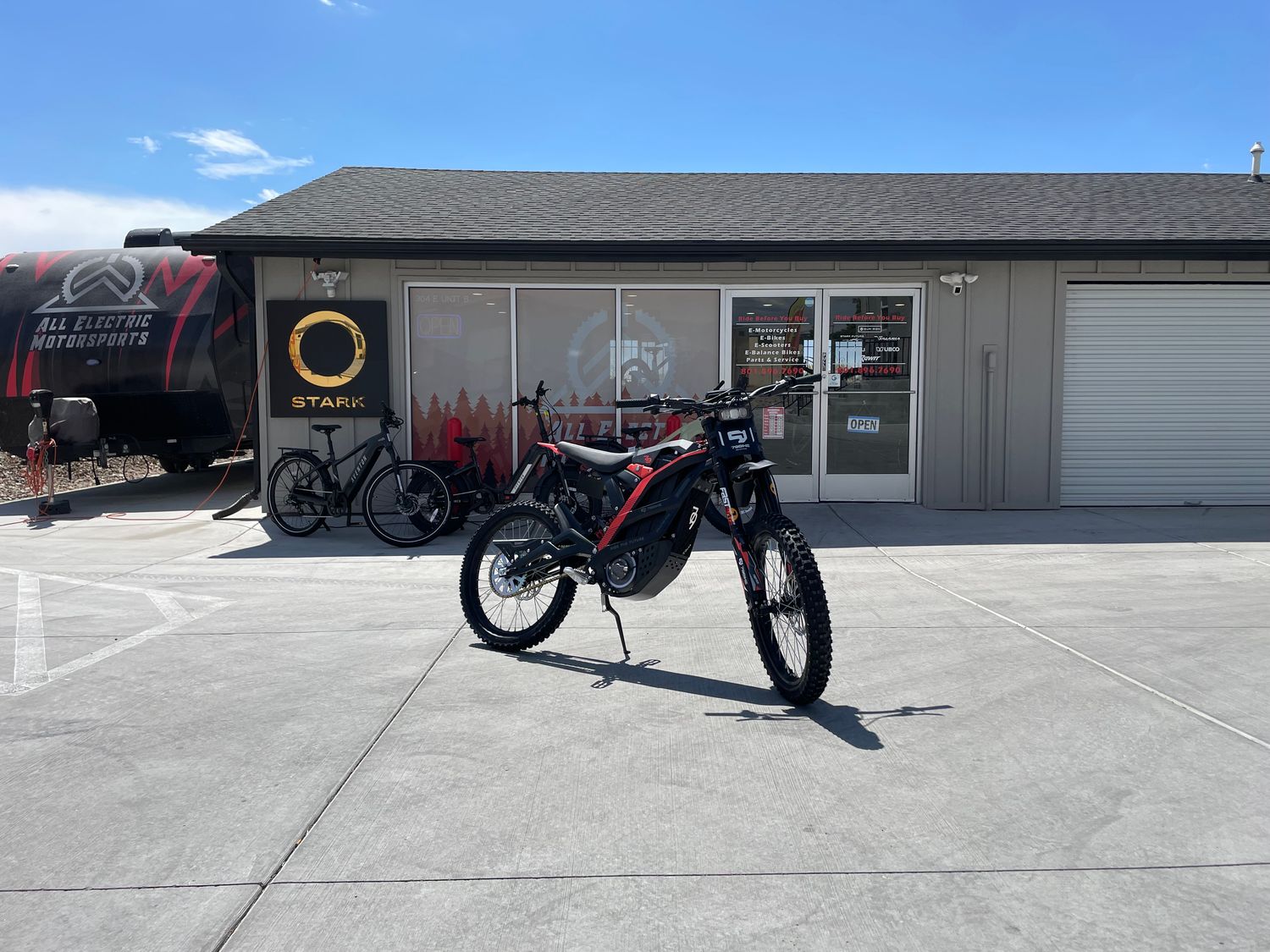 79 Bike Falcon Pro, Color: Black/Black