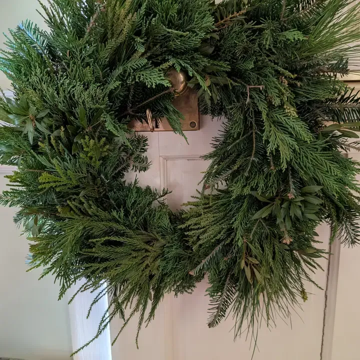 Classic Evergreen Wreath 28&quot;