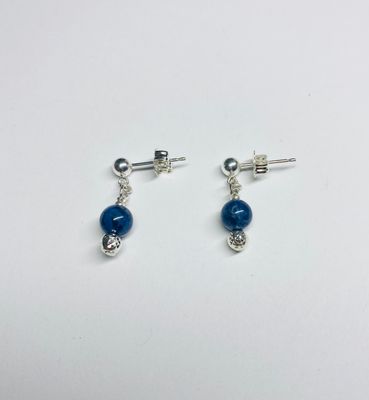 Sodalite healing properties are said to be Energising, aid Balance of the mind and a                                                                                                                                                                                                                                                                                                                                                                                                                                                                                                                                                                                                                                                                                                                                                                                                                                                                                                                                                                                                                                                                                                                                                                                                                                                                                                                                                             restful sleep.