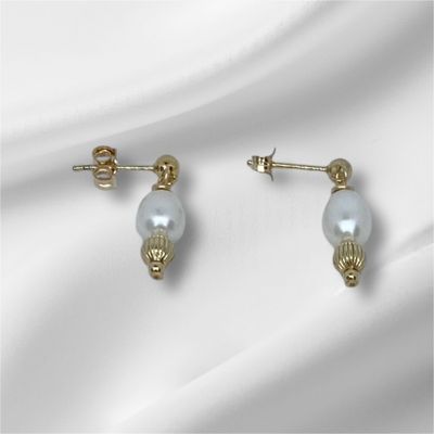 Gold single pearl drop earring