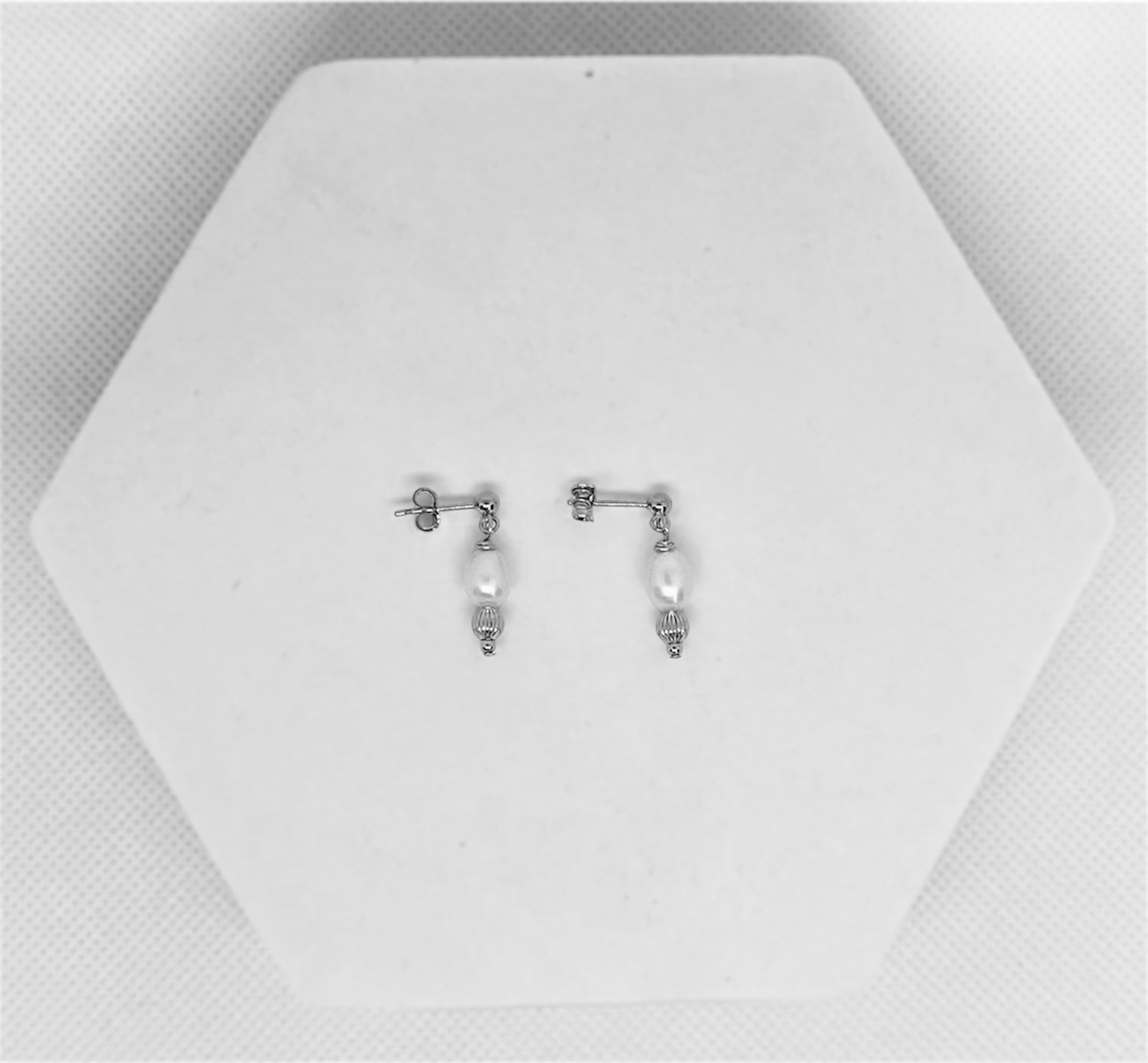 Silver single pearl drop earring