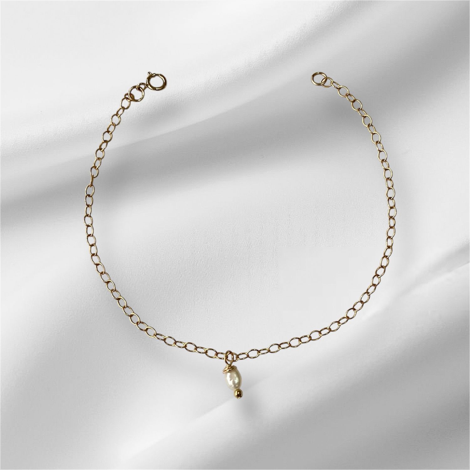 Gold fine cable dainty pearl bracelet