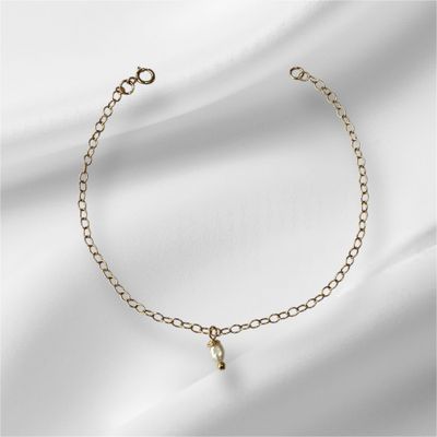 Gold fine cable dainty pearl bracelet