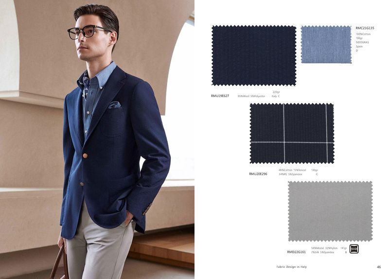 Blazer Blu Navy con Pantaloni Chiari – Eleganza Moderna e Rilassata