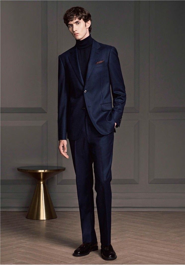 Navy Wool Suit – Timeless Elegance
