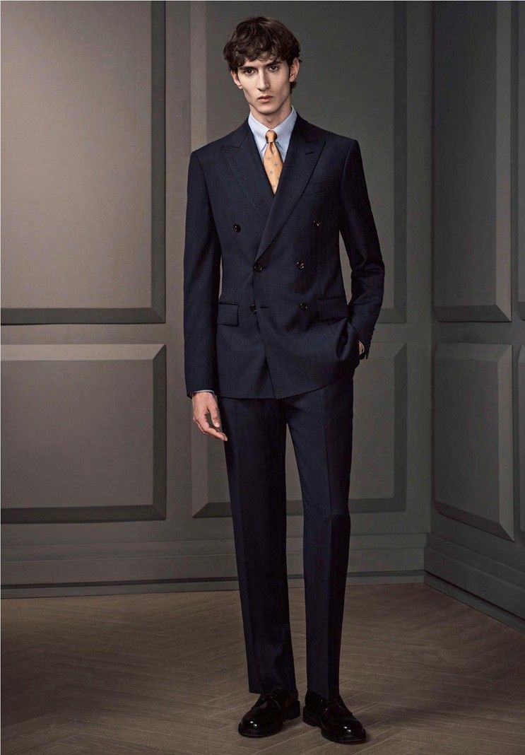 Double-Breasted Navy Wool Suit – Modern Power Look