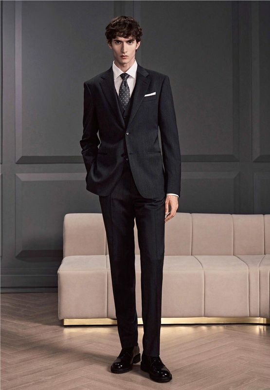 Charcoal Wool Suit – Executive Elegance