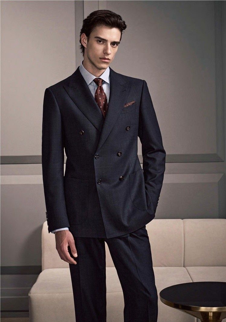 Double-Breasted Navy Wool Suit – Iconic Elegance