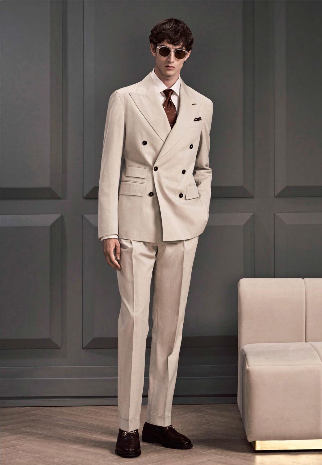 Double-Breasted Light Beige Wool Suit – Contemporary Elegance