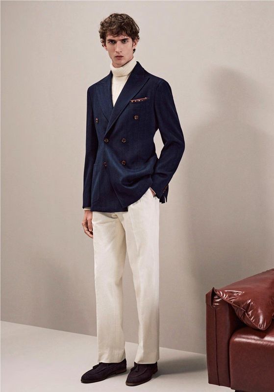 Double-Breasted Navy Wool &amp; Cashmere Jacket – Modern Elegance