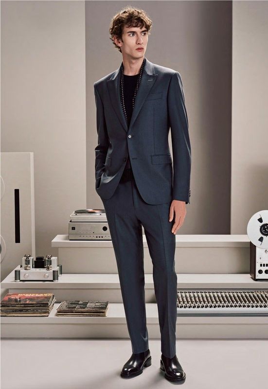 Deep Blue Wool Suit – Modern Lifestyle Elegance
