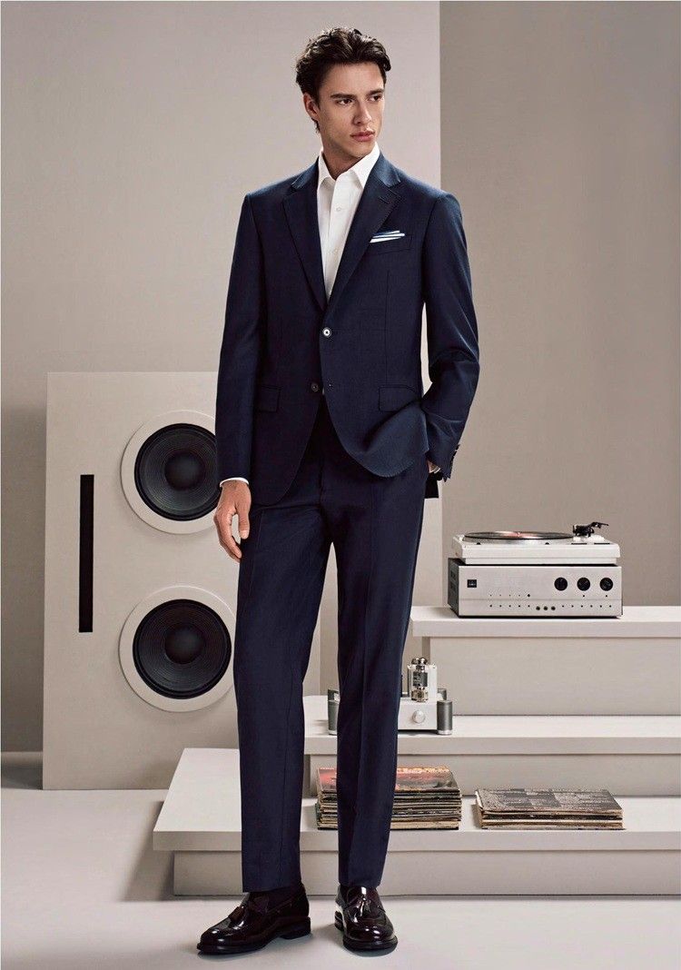 Navy Wool Suit – Essential Modern Elegance
