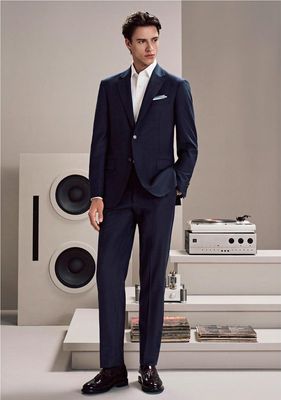 Navy Wool Suit – Essential Modern Elegance