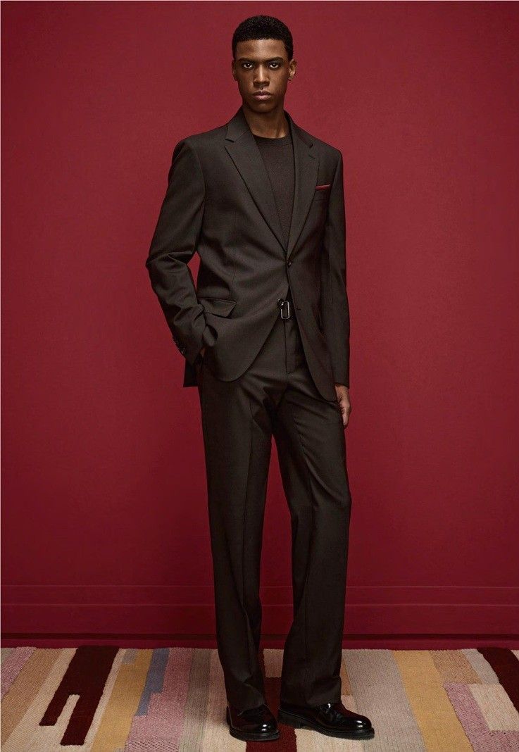 Modern Black Wool Suit – Timeless Evening Elegance