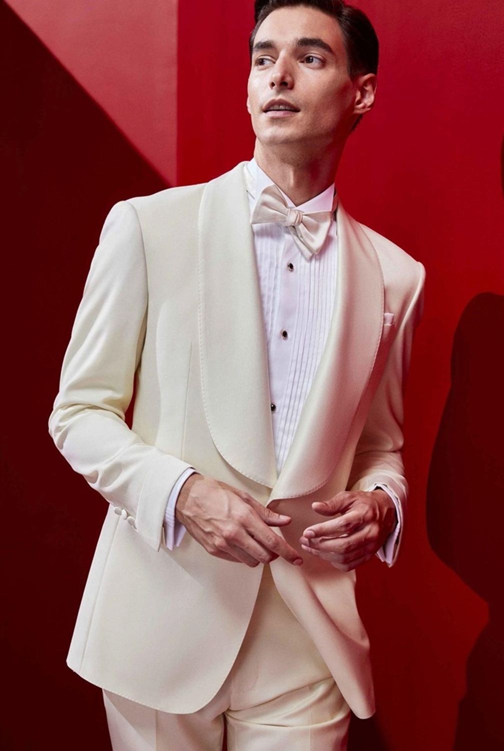 Ivory Wedding Tuxedo – Modern Icon of Elegance