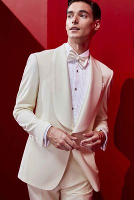 Ivory Wedding Tuxedo – Modern Icon of Elegance