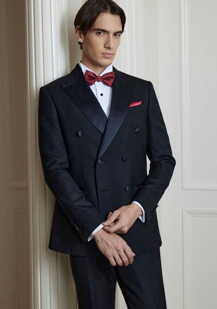 Black Double-Breasted Tuxedo – Bold Formal Impact