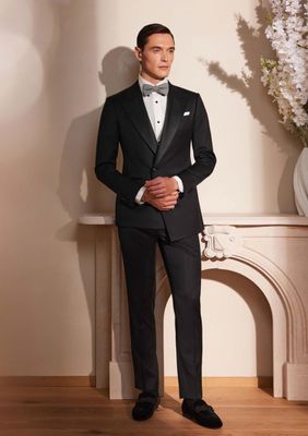 Black Peak Lapel Tuxedo – Iconic Elegance for the Big Day