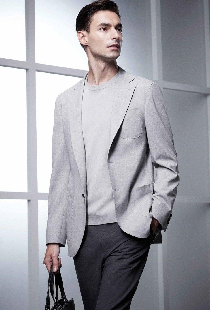 Men&#39;s Light Grey Sporty Suit – Modern Performance