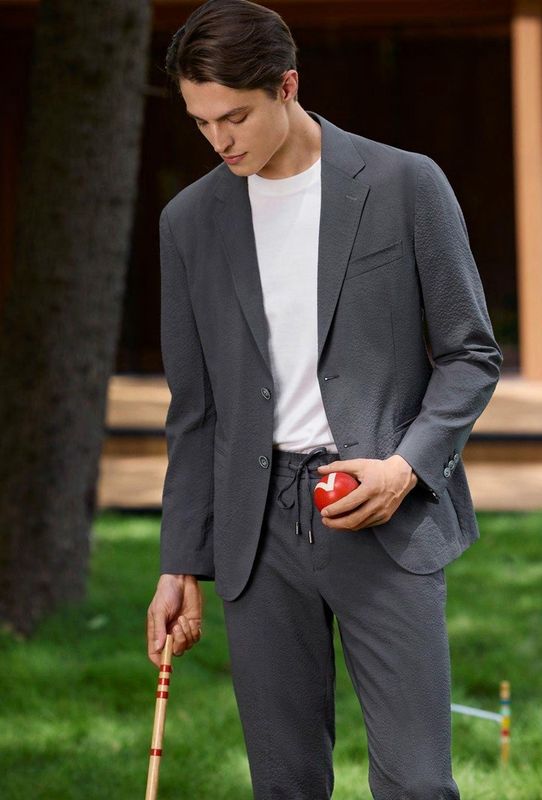 Men’s Grey Textured Suit – Lightweight and Modern Summer Style