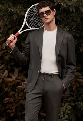 Traje de Lana Oscura a Medida para Hombre – Elegancia Deportiva con Elasticidad