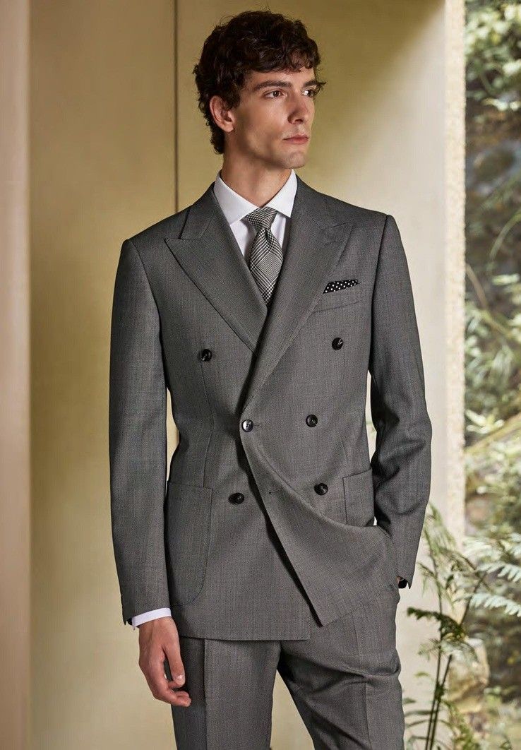 Tailored Men&#39;s Suit with Peak Lapel – Super 120&#39;s Wool