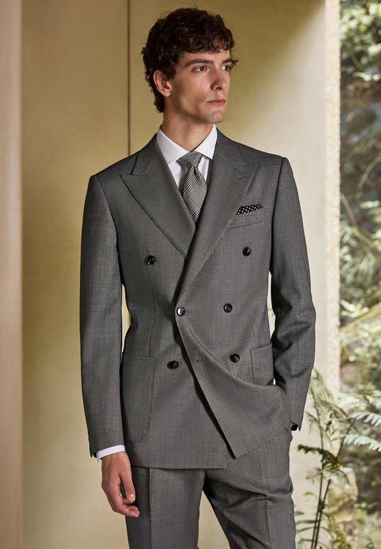 Tailored Men&#39;s Suit with Peak Lapel – Super 120&#39;s Wool