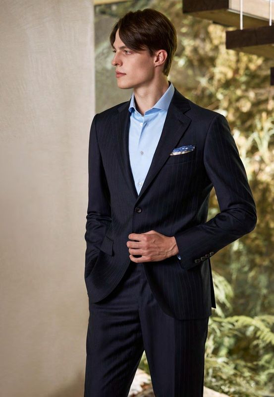 Tailored Pinstripe Suit – Bold. Sleek. Executive Style.