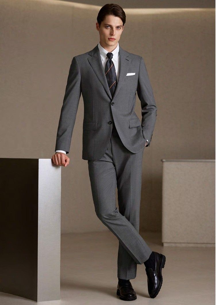 Business Wool Suit with Refined Texture