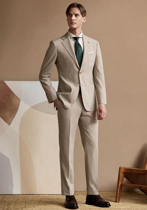 Sand-Coloured Tailored Suit – Summer Elegance Redefined