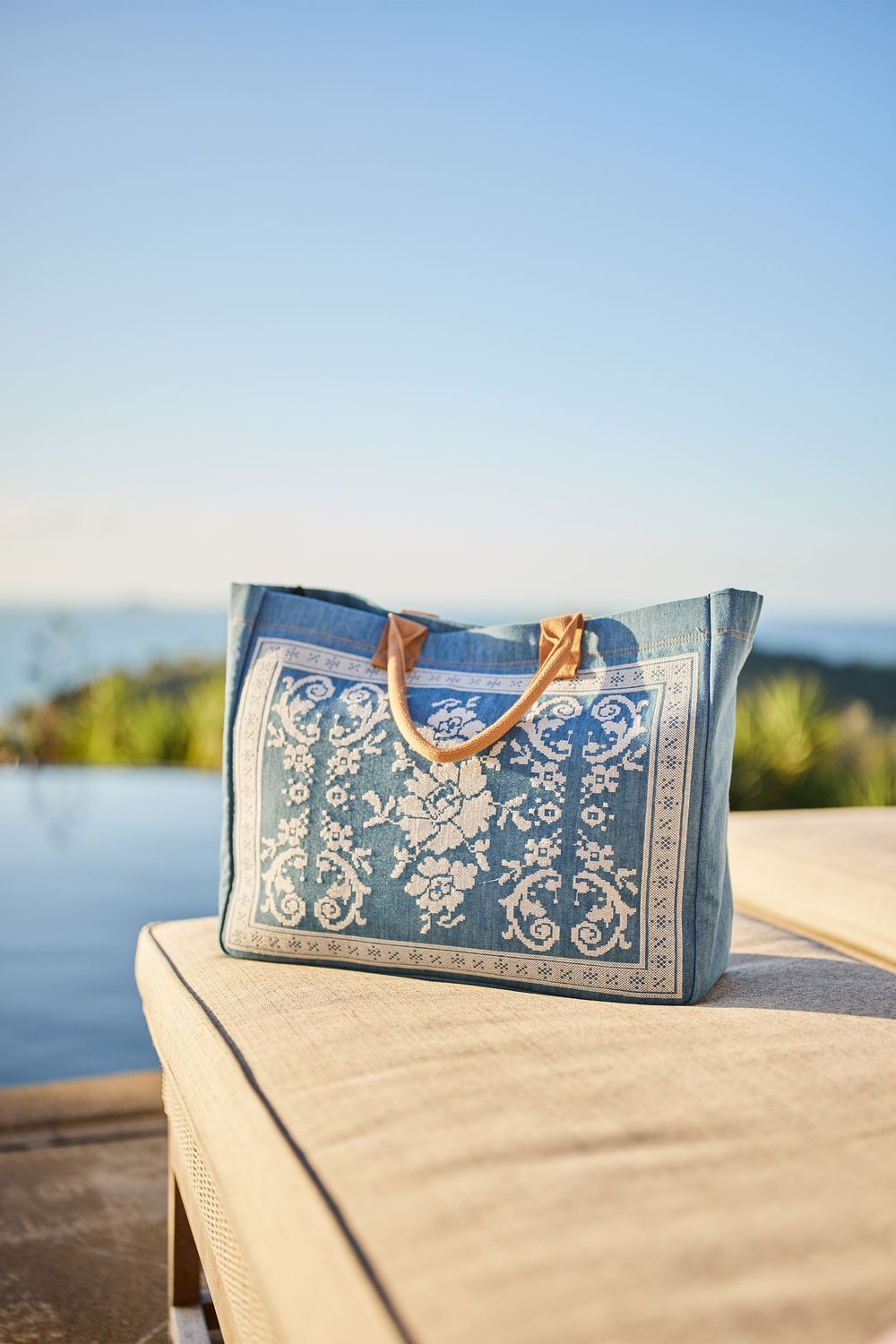 DESIGN NATION Aida Bag, Fabric: Cotton Blend, Size: 43cm wide x 34cm wide, colour: Vintage Blue