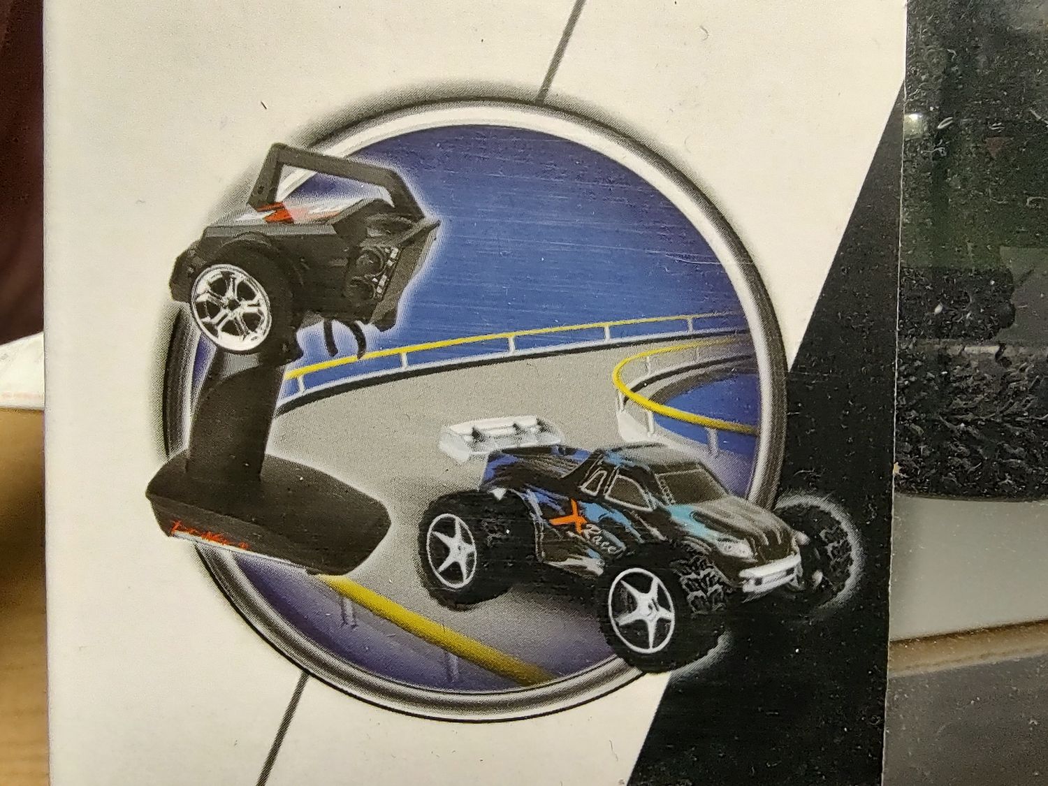 1/32 High-Speed Truck – 2.4 GHz Speed Racer with 3.7V LiPo Car Battery (Ages 8+)