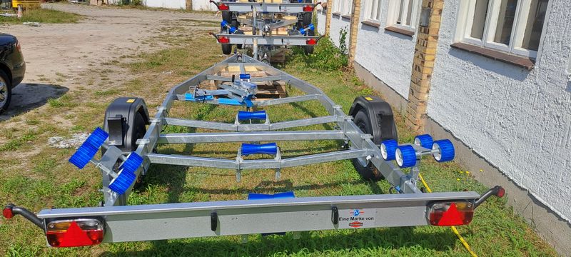 Böckmann Trailer für Boote, 1800kg, gebremst, 100km/h