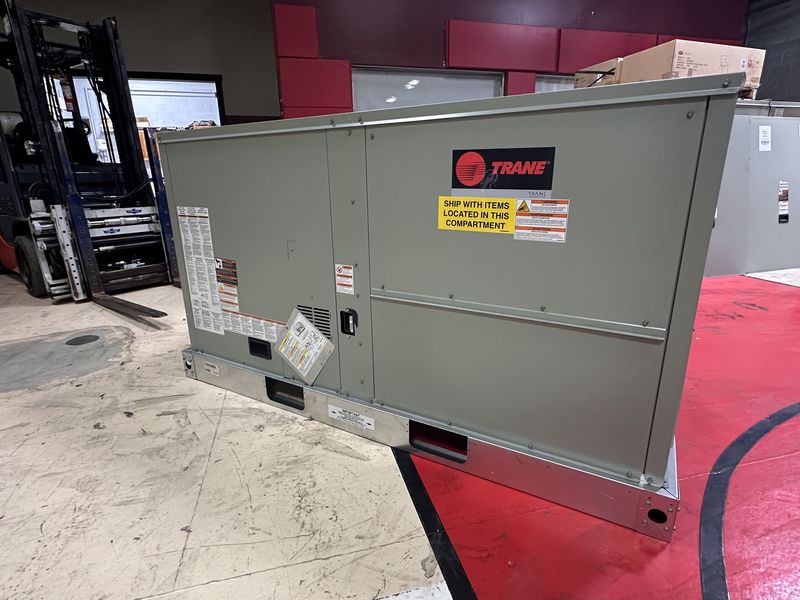 Trane 3 Ton Single Packaged Rooftop Unit 208/230/3 Model# GBC036A3EMA0000