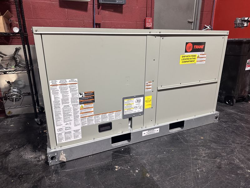 Trane 3 Ton Single Packaged Roof top Unit 208/230/3 Model# GBC036A3EMB000