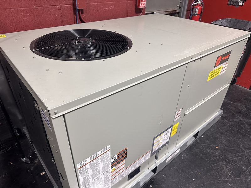 Trane 4 Ton Single Packaged Roof top Unit 460V/3 Model# GBC048A4EMB000